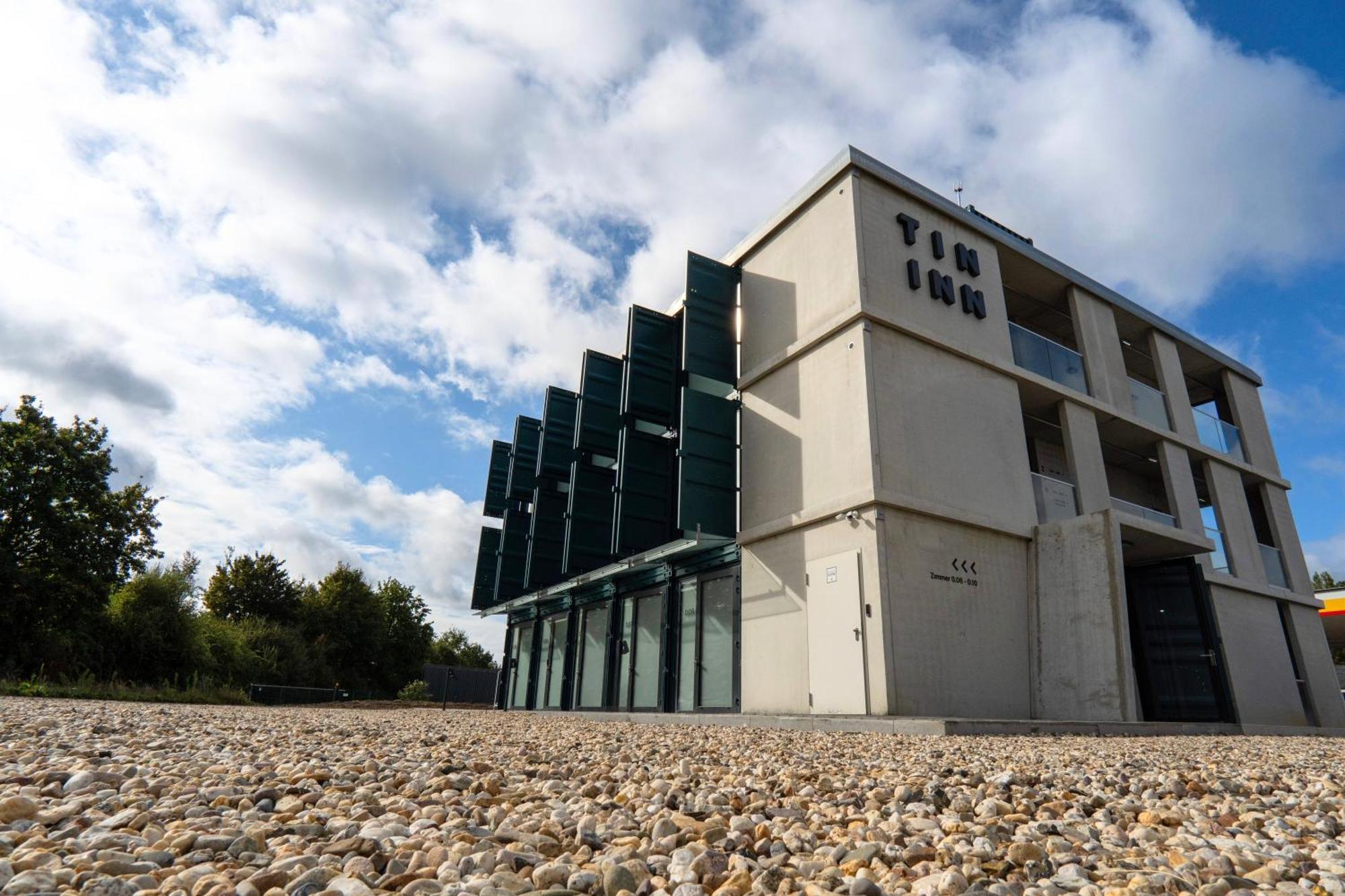 Tin Inn - Heinsberg - Das Hotel Aus Hochwertig Ausgebauten Ueberseecontainern Екстериор снимка