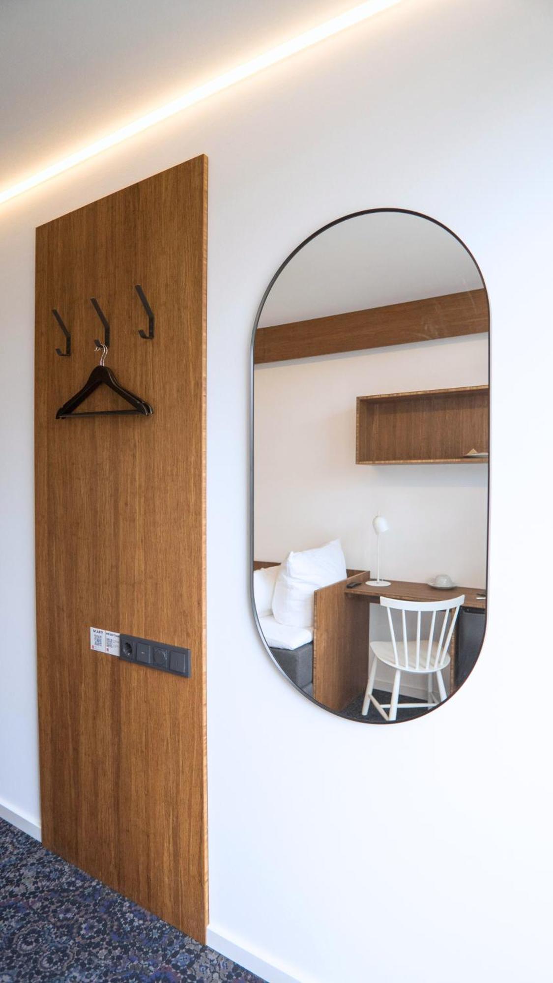 Tin Inn - Heinsberg - Das Hotel Aus Hochwertig Ausgebauten Ueberseecontainern Екстериор снимка